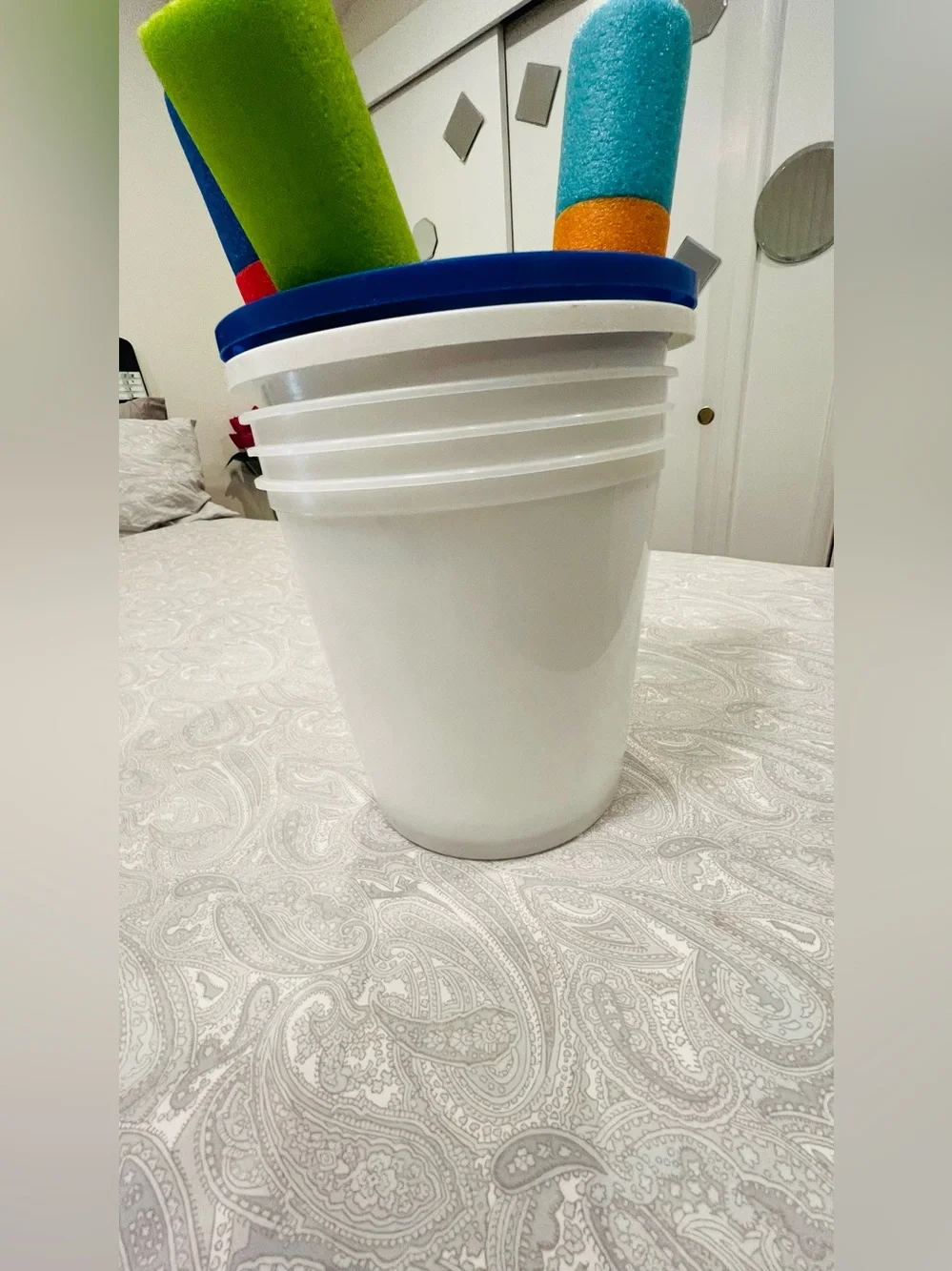5 White& blue Plastic Bucket with 3 Foam water blasters playing toys